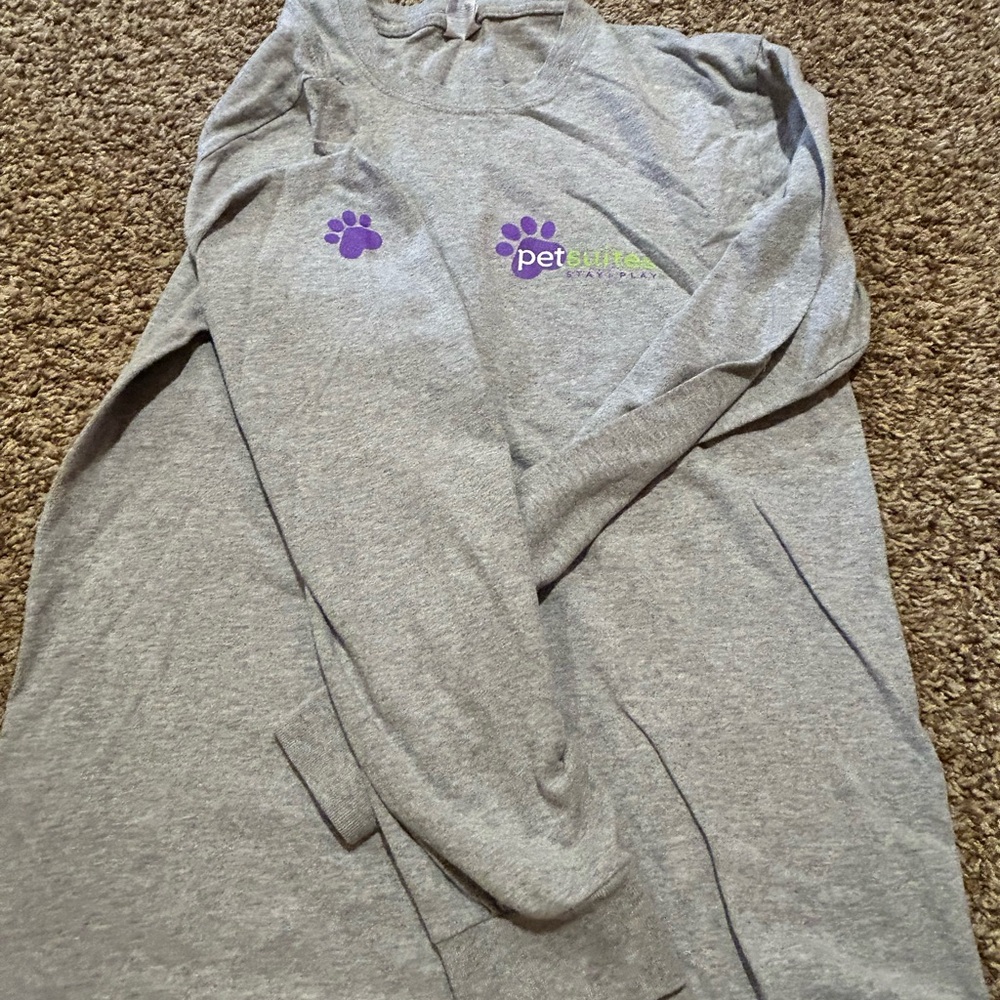 PetSuites Gray Long Sleeve Logo Tee